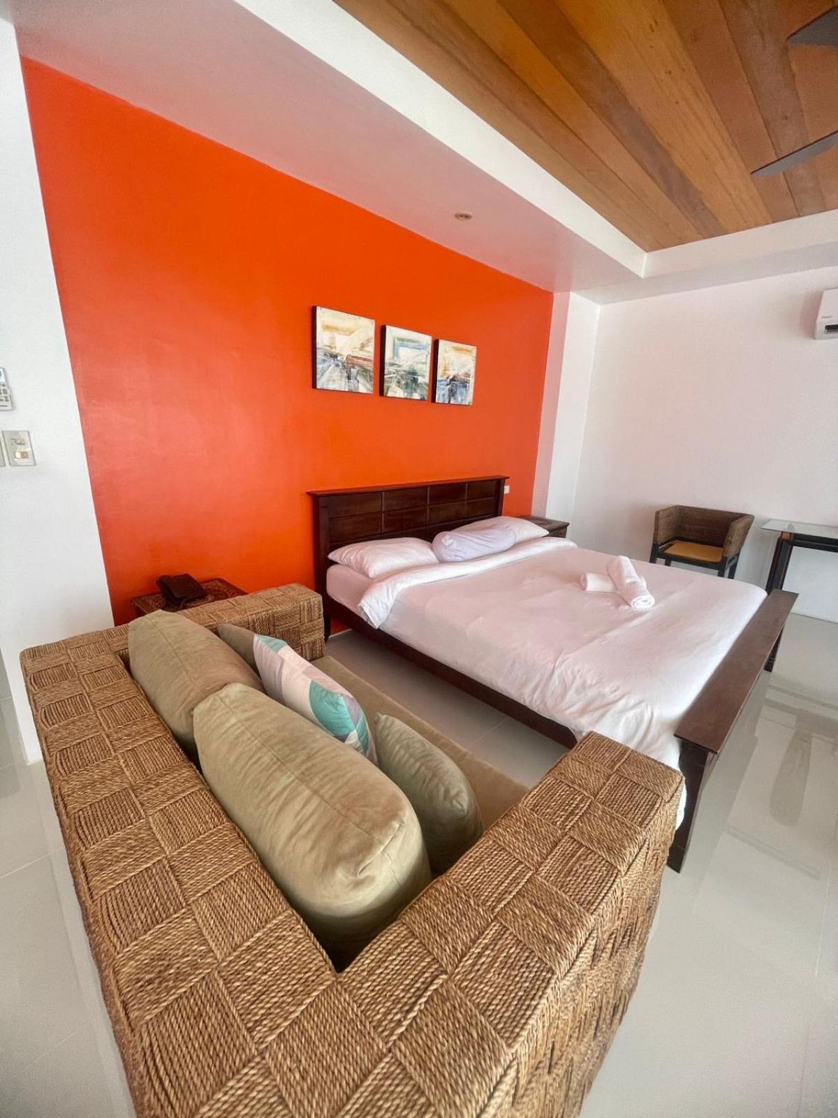 Calypso Beach And Dive Resort Manoc-Manoc Екстериор снимка