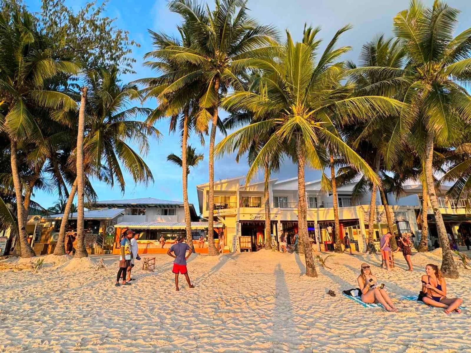 Calypso Beach And Dive Resort Manoc-Manoc Екстериор снимка