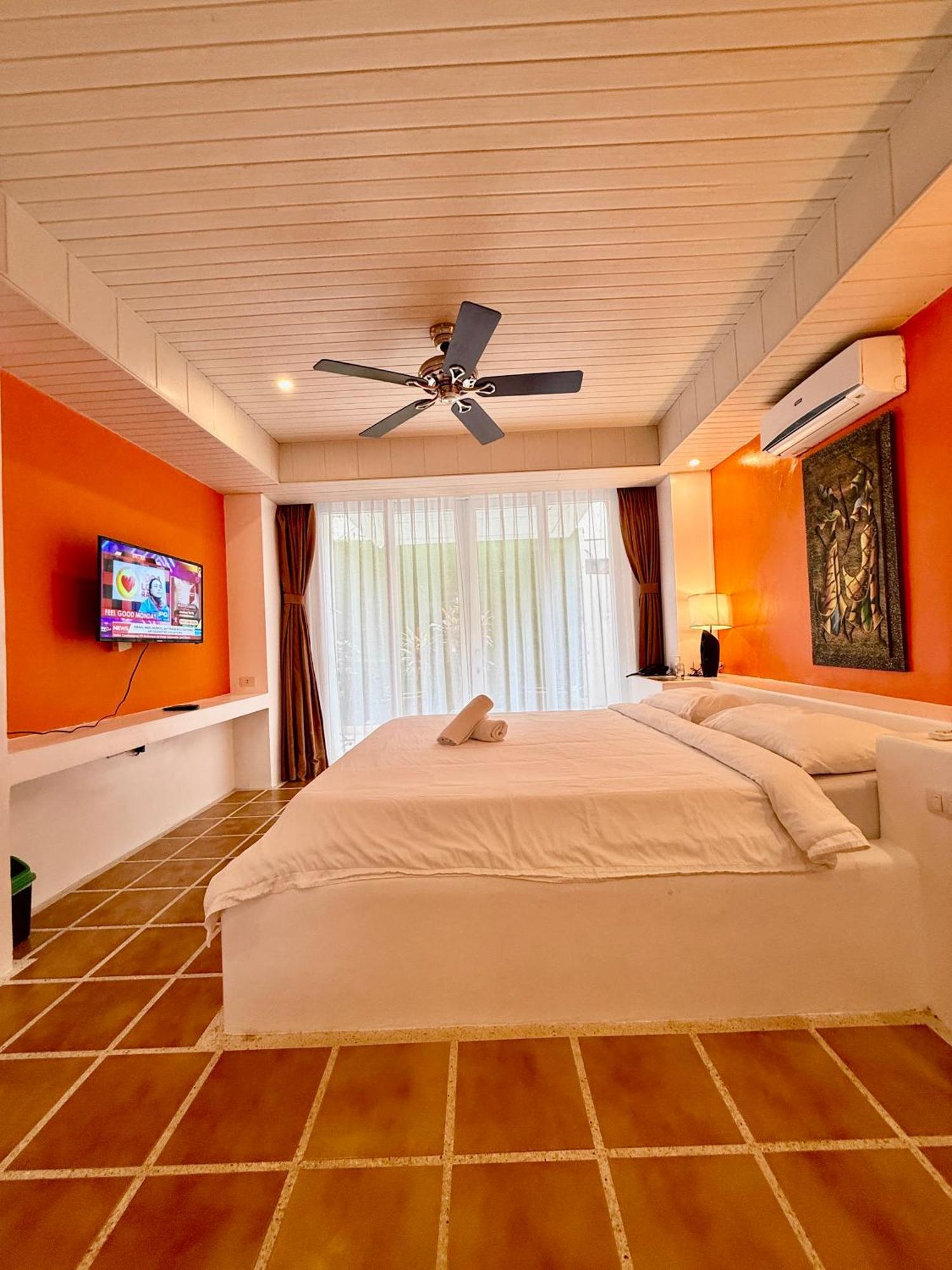Calypso Beach And Dive Resort Manoc-Manoc Екстериор снимка