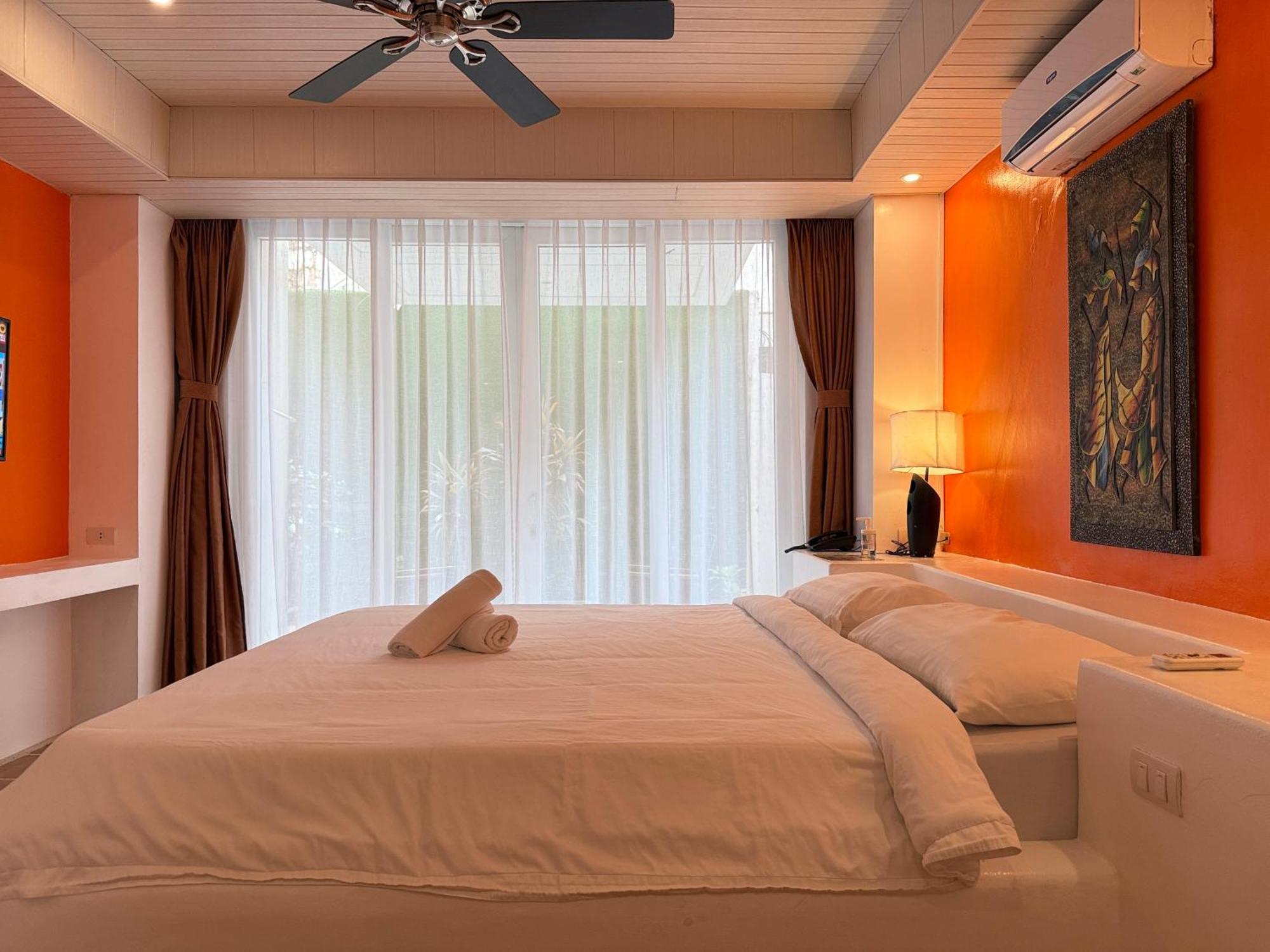 Calypso Beach And Dive Resort Manoc-Manoc Екстериор снимка
