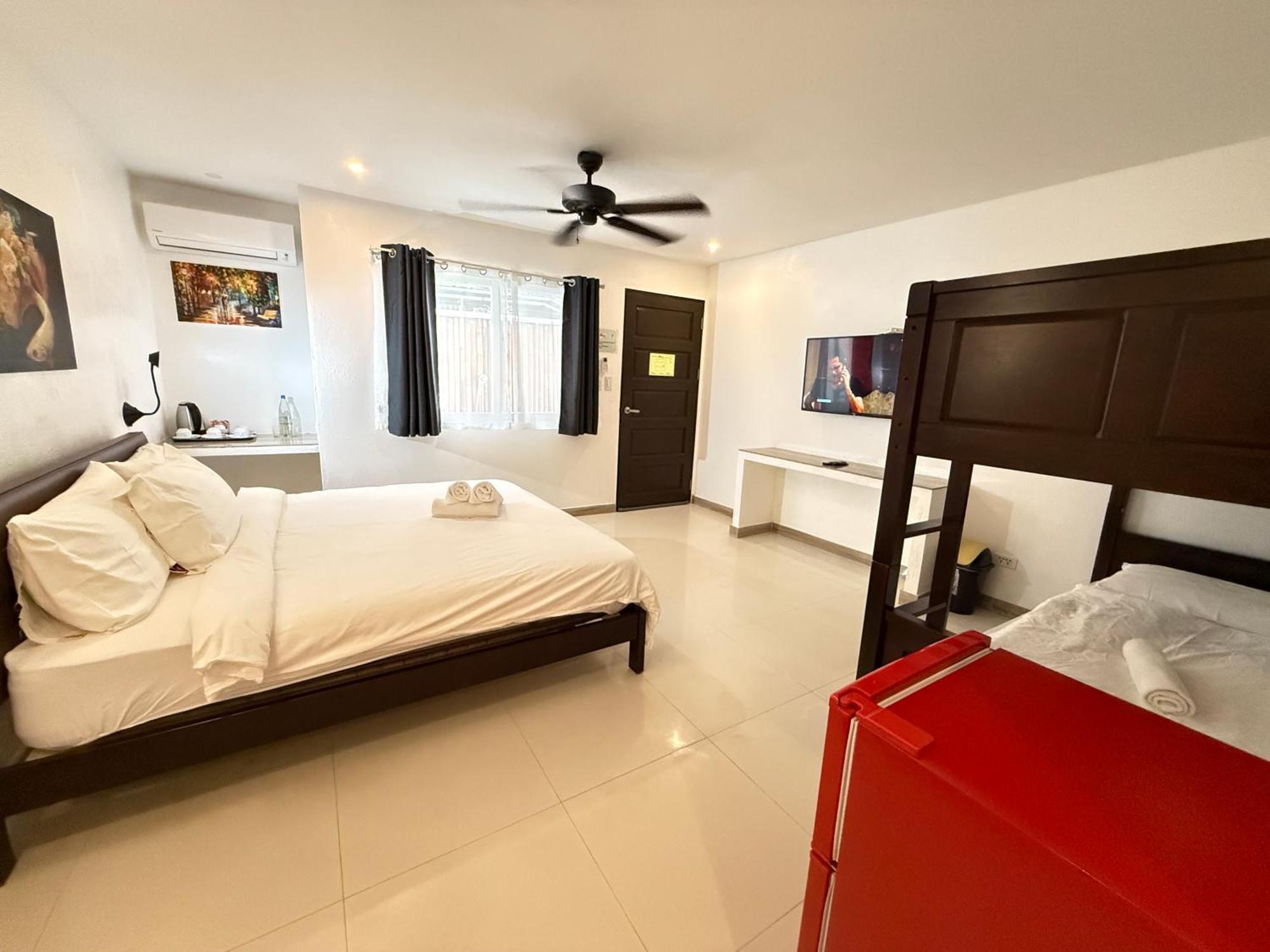 Calypso Beach And Dive Resort Manoc-Manoc Екстериор снимка