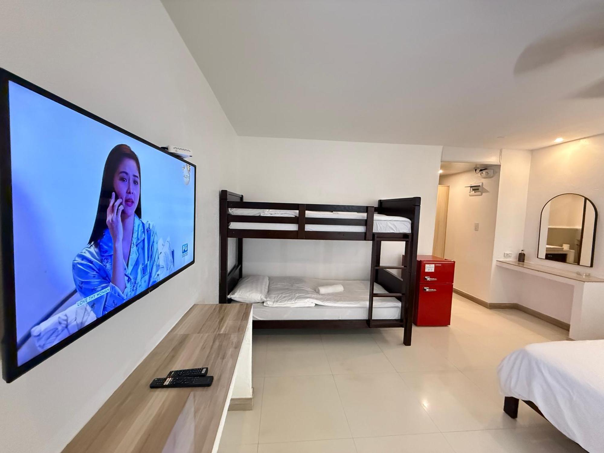 Calypso Beach And Dive Resort Manoc-Manoc Екстериор снимка