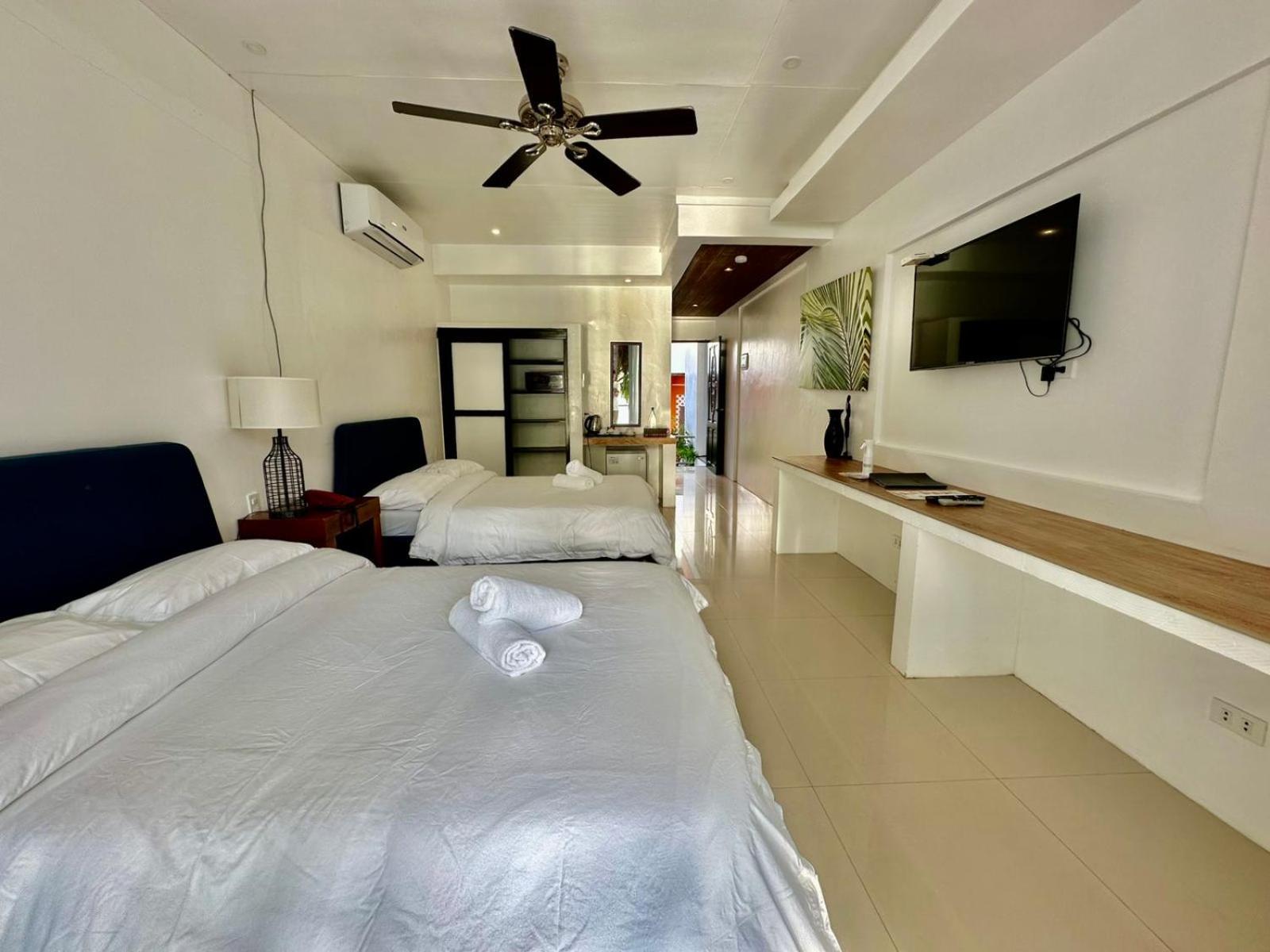 Calypso Beach And Dive Resort Manoc-Manoc Екстериор снимка