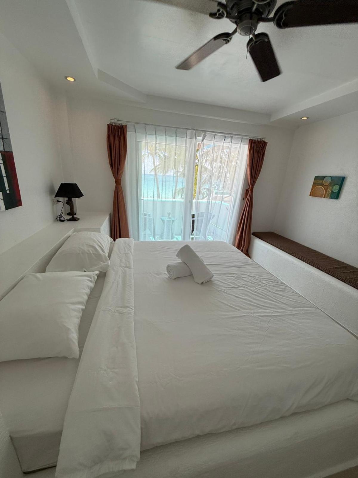 Calypso Beach And Dive Resort Manoc-Manoc Екстериор снимка